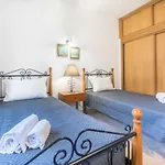 Oura Villa V3 Com Piscina Privada